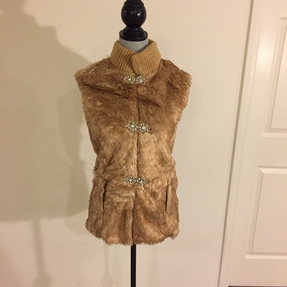 Badgley Mischka Faux Fur Vest w/Jewel Clasps 1X - Picture 3 of 8